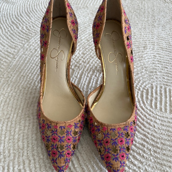 Jessica Simpson Jessica Embroidered Heels with perforated stars - Picture 2 of 11
